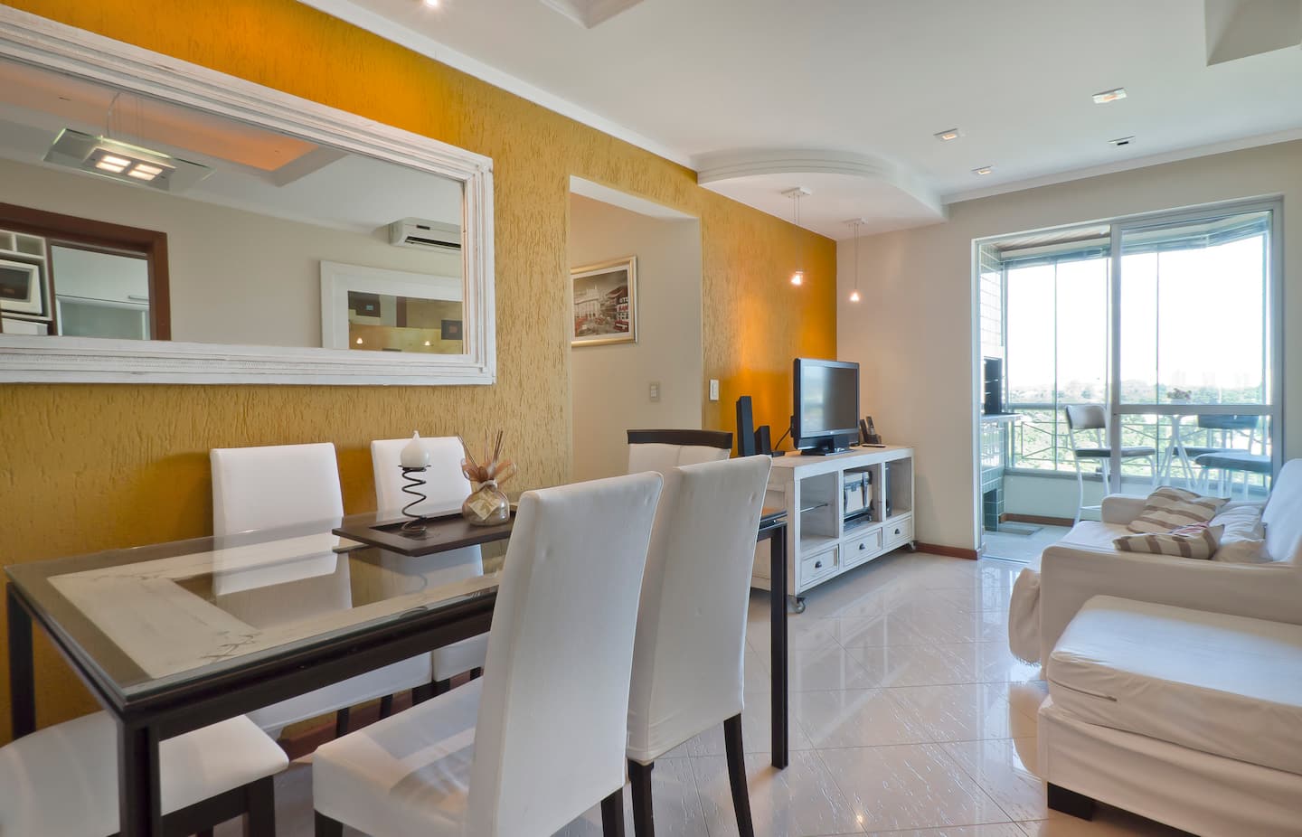 Apartamento de 2 dormitórios junto ao Barra Shopping Sul