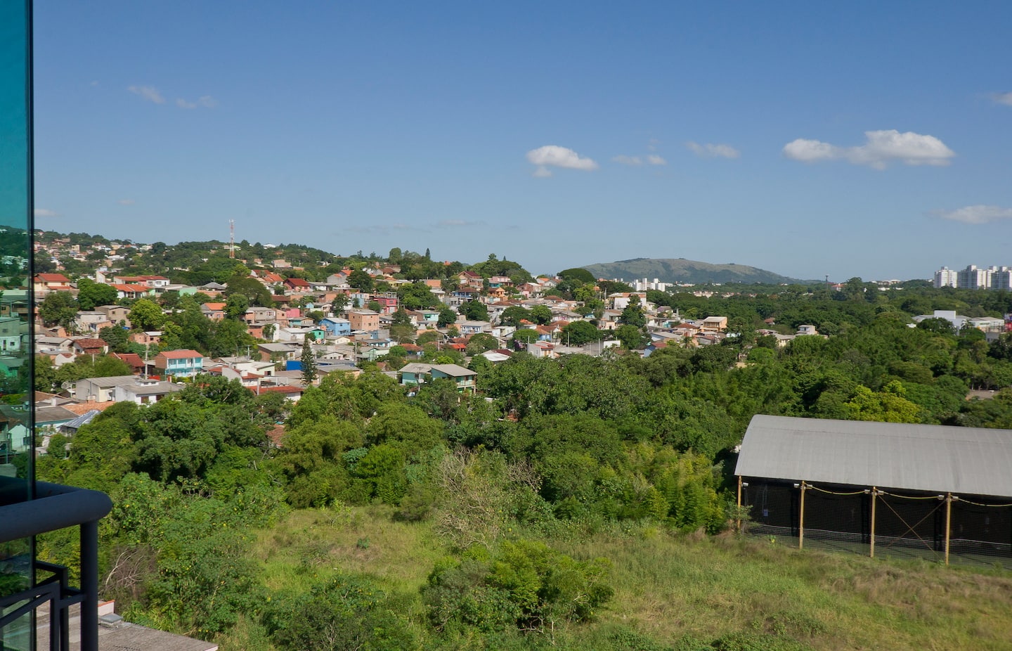 Vista da zona sul de Porto Alegre a partir de um apartamento próximo ao Barra Shopping Sul